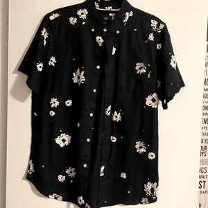 Men’s obey shirt size medium